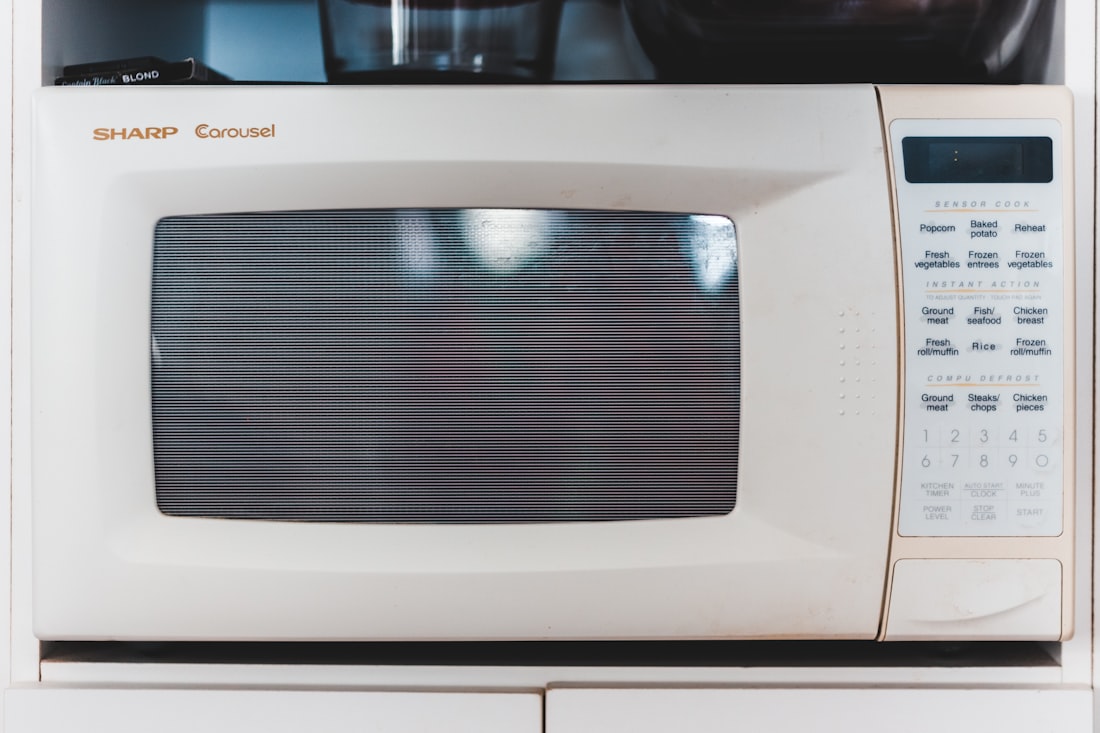 Microondas de cocina visto de frente